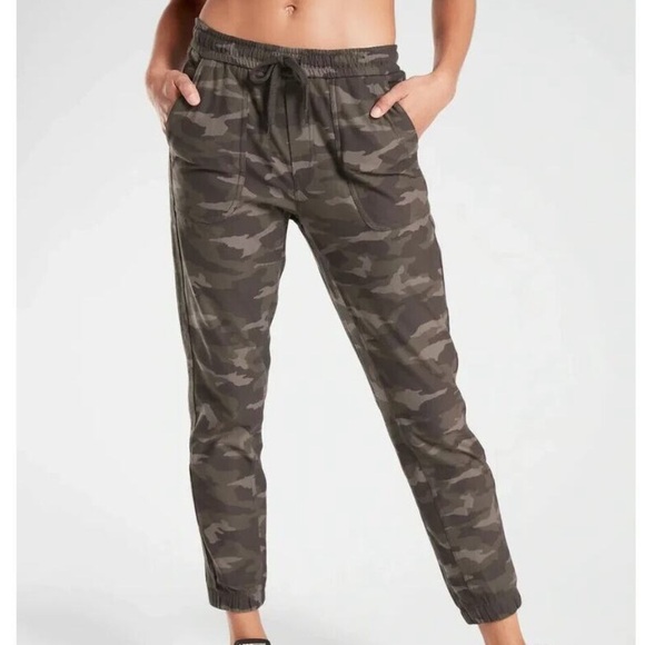 Athleta Pants - Athleta Farallon Camo Jogger Pants Sweats 4 cropped comfort lounge active green